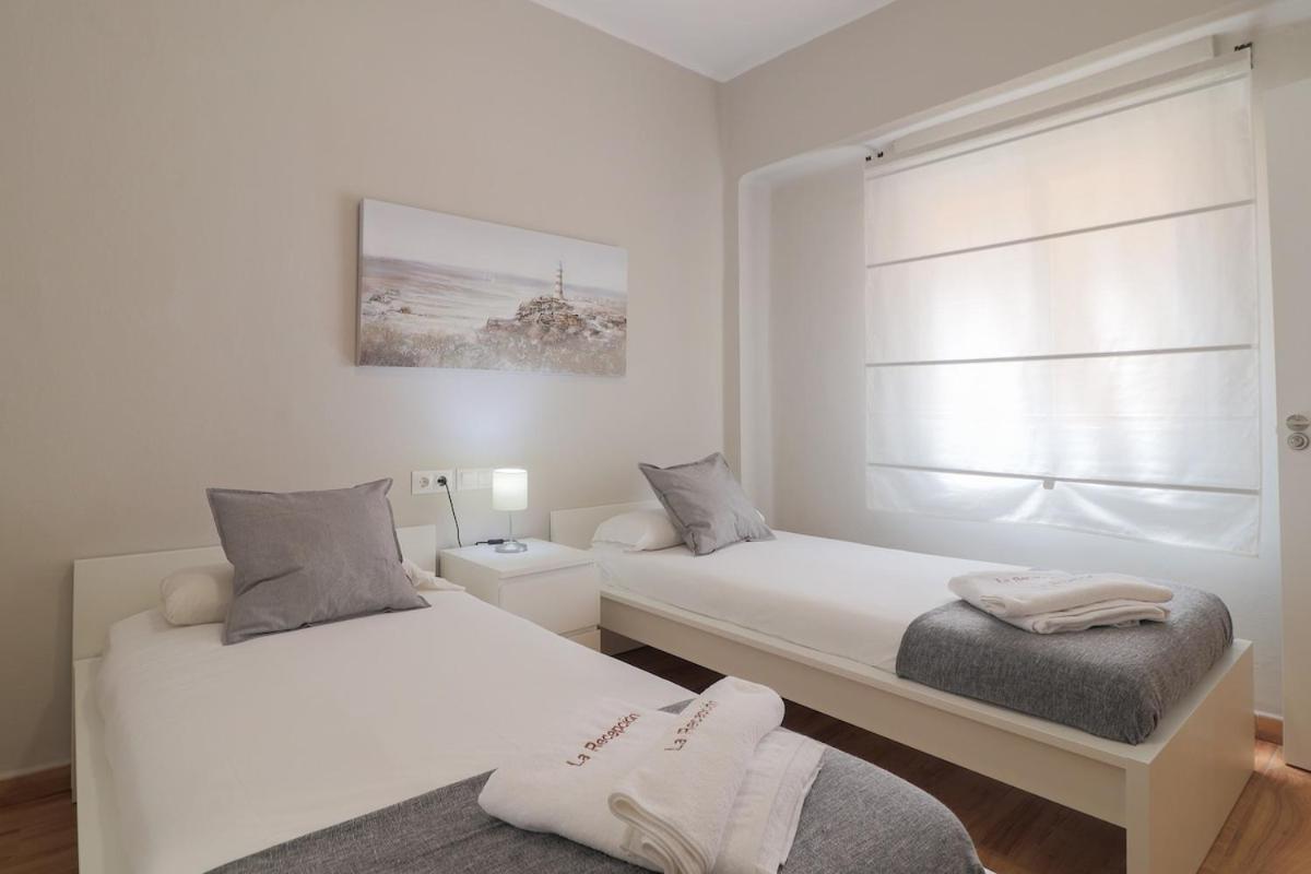 C102 - Huge And Stylish 5 Bedroom By The Center مالقة المظهر الخارجي الصورة